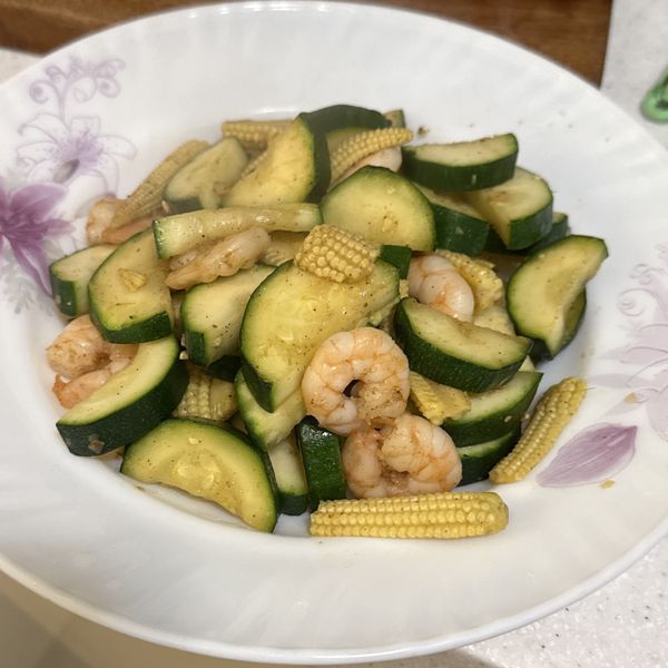 蒜香櫛瓜蝦仁玉米筍：游甯喬 一起做