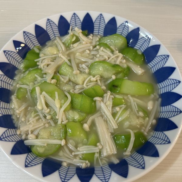 絲瓜炒金針菇 : 愛睡搞搞的貓一起做