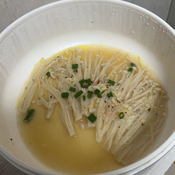 蒜香奶油金針菇-電鍋料理：叶子 一起做