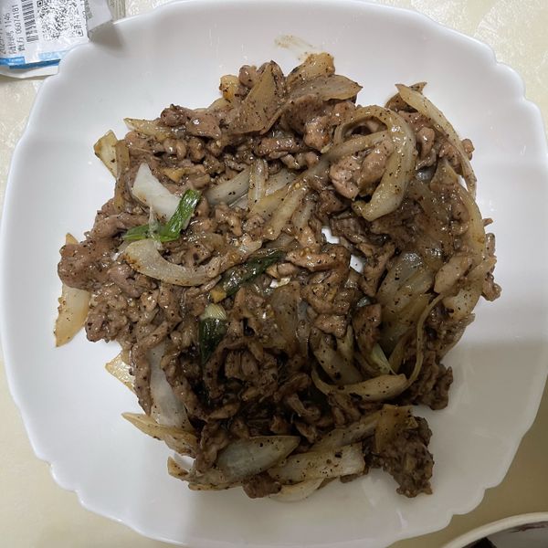黑胡椒洋蔥炒肉絲 : 玥伶一起做