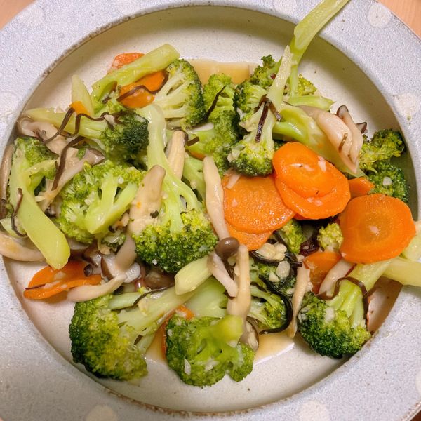 鴻喜菇炒青花菜(鴻喜森林) : FinFin一起做