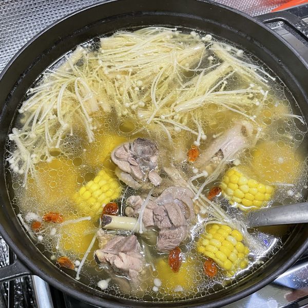 黑美人菇九尾雞湯 : 人妻廚房日誌-Mandy一起做