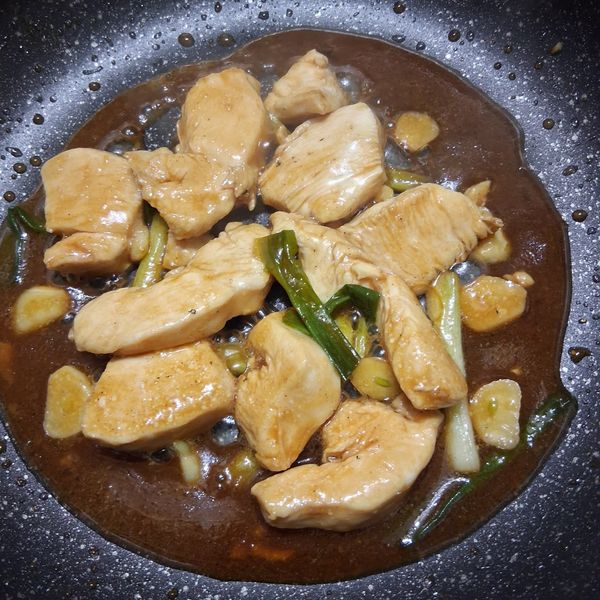 蔥爆嫩炒雞片 醬汁比例讚👍🏻 : 麻婆豆腐丼一起做