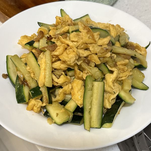 櫛瓜炒蛋：游甯喬 一起做