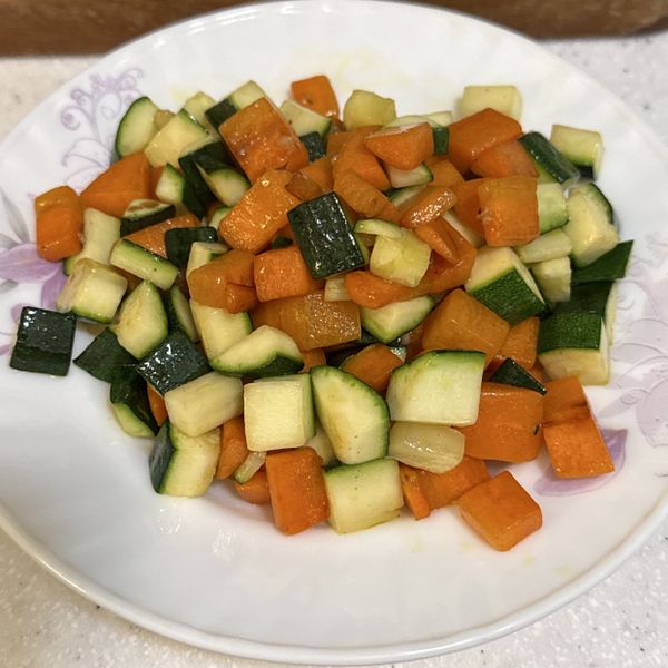 零廚藝系列：蒜香紅蘿蔔櫛瓜丁：游甯喬 一起做