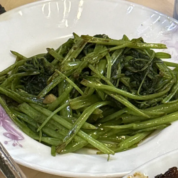 家常料理｜沙茶空心菜 : 游甯喬一起做