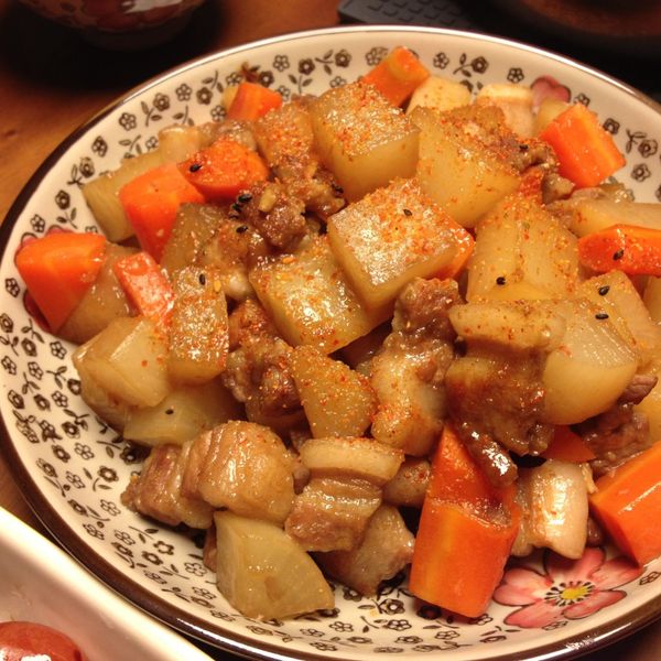 紅白蘿蔔燒五花肉 : Jumpjump Chen一起做