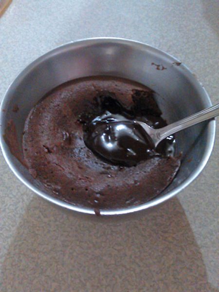 ♥(Ma小姐的廚房)爆漿的巧克力蛋糕 : 阿岑一起做