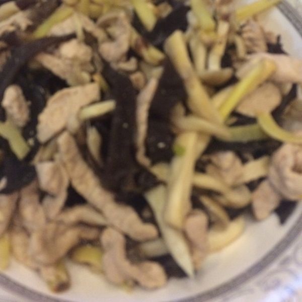 【厚生廚房】薑香肉片炒木耳 : Mini Yen一起做