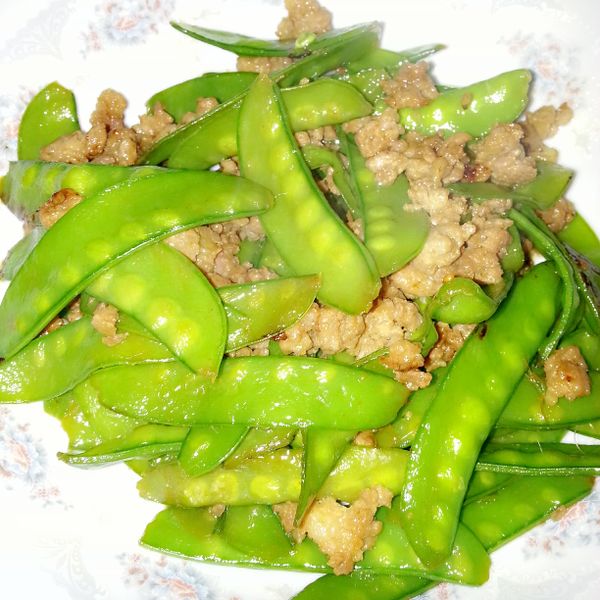 【粉豬兒】豌豆炒蘑菇：♥yaya meow♥ 一起做