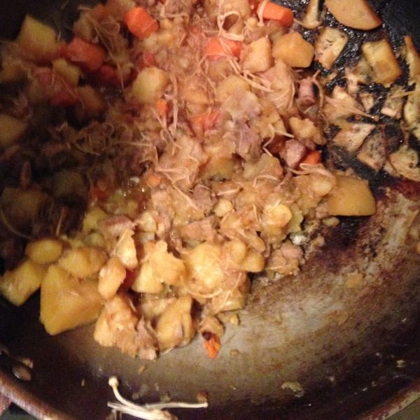 燉馬鈴薯牛肉：Teddi Leung 一起做