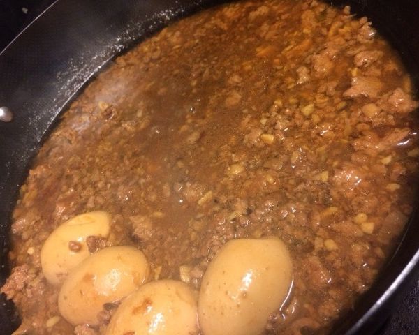 肉燥飯：Yi Xuan Guo 一起做