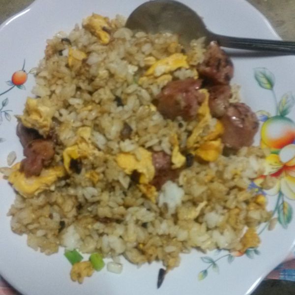 香腸蛋炒飯 : 陳潰潰一起做