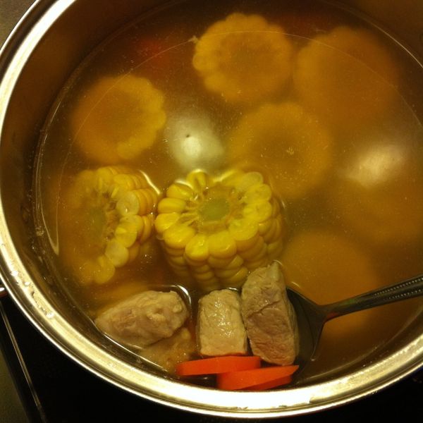 秋之正點之第二發玉米排骨湯 : Wei一起做