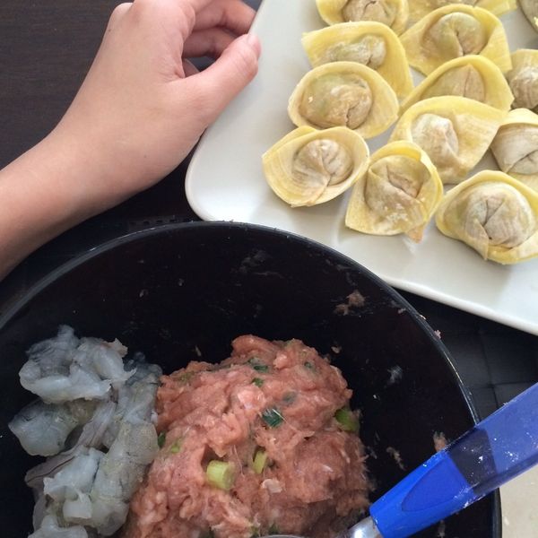 鮮蝦雲吞湯(大餛飩)~~：Yin Neko 一起做