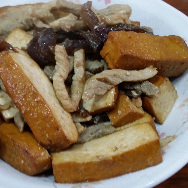 木耳豆干炒肉絲：か しこ 一起做