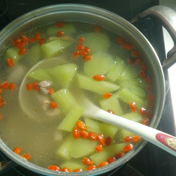 【菜心排骨墩湯】 : 懶懶小肥子一起做