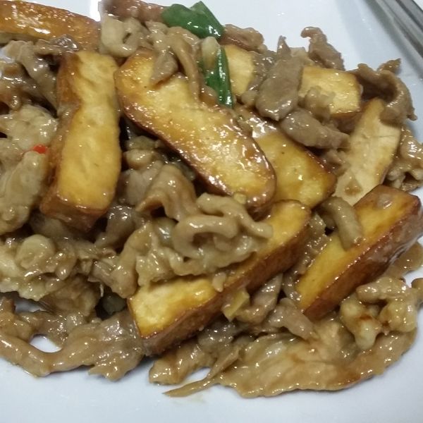 [快炒料理]豆乾炒肉絲-很下飯的菜 : か しこ一起做