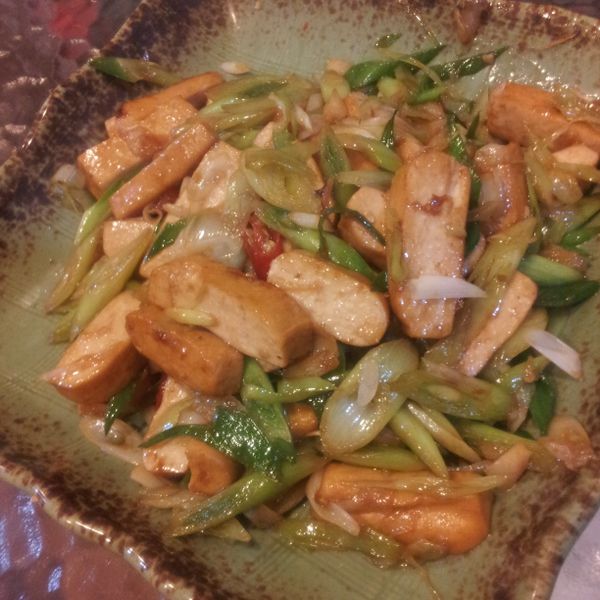 辣炒蒜苗豆干 : Huiru Hong一起做