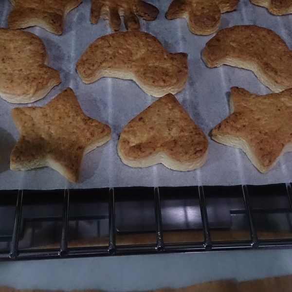 簡單料理~奶香餅乾：Iwan Lubi 一起做