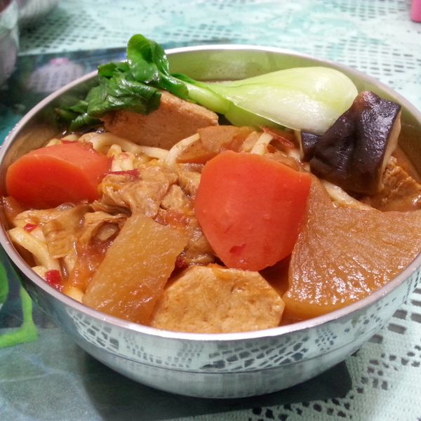 凱蘿簡易小料理~番茄紅燒麵(全素) : 陳小月一起做