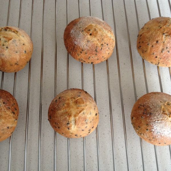 歐式芝麻麵包：屁妈 一起做