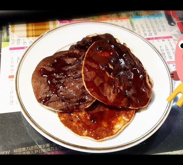 只要兩顆蛋+一根香蕉的簡單鬆餅! : 兔仔一起做