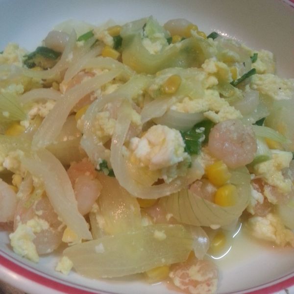 超簡單洋蔥炒蛋：小桃ㄟ 一起做