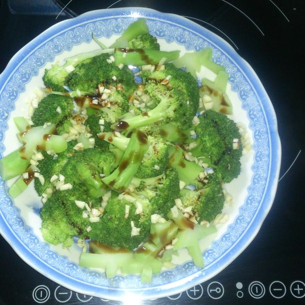 ㄚ曼達的廚房~蒜拌花椰菜 : 懶懶小肥子一起做