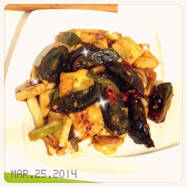 宮保皮蛋豆腐：成米粒 一起做