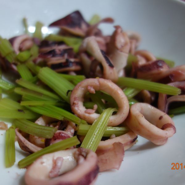 芹菜炒花枝 : Joanna Mc一起做
