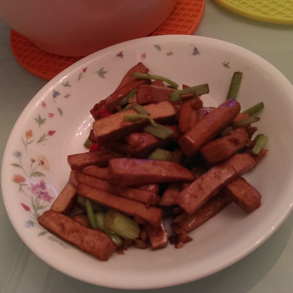 【小雨食堂】芹菜炒豆干 : 鄭伊珊一起做