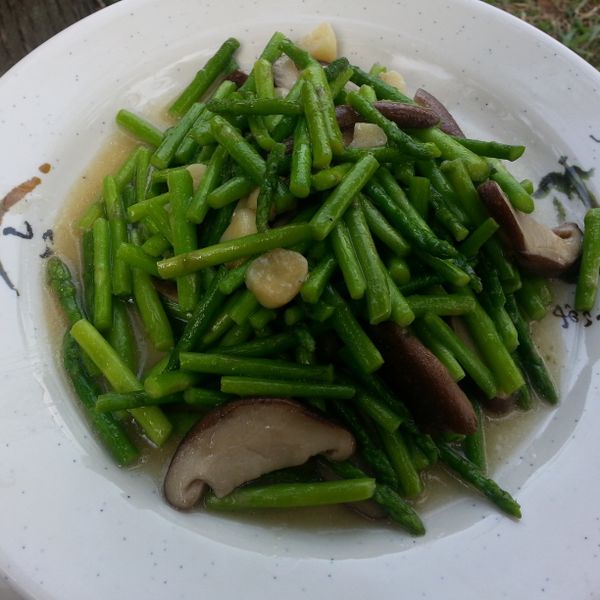【厚生廚房】香菇炒蘆筍 : 雁子一起做