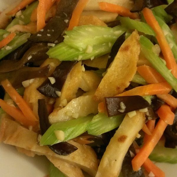 力力隨意煮-西芹炒甜不辣 : Elain Tsai一起做