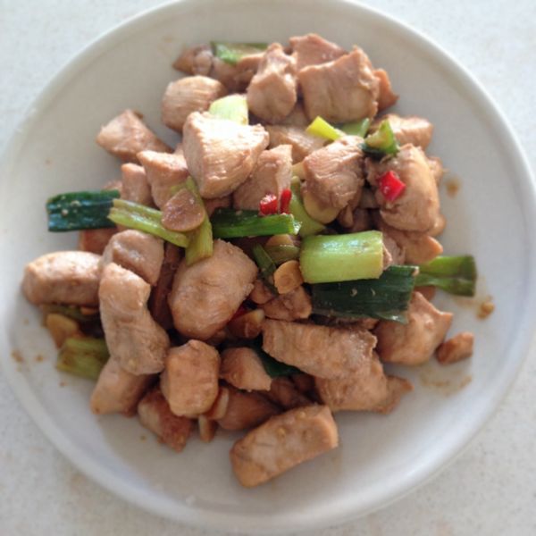 蔥爆雞丁：拉拉 一起做