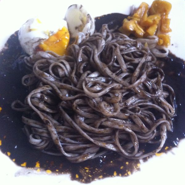 蒜辣海鮮番茄墨魚麵：Amber 一起做