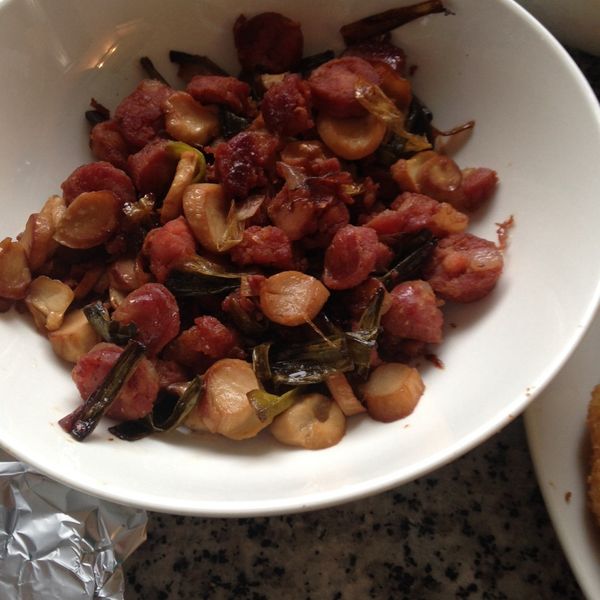 宅男大主廚 ─ 蔥爆麻油杏鮑菇佐香腸：Pei Yun Lo 一起做