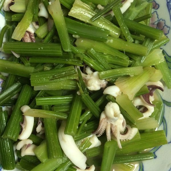 ㄚ曼達的廚房~康寶鮮味炒手鰹魚口味~芹菜炒花枝：Jessica Huang 一起做