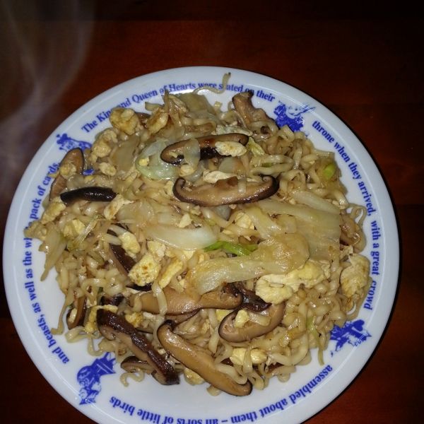 思念的味道-家常香菇炒麵「李錦記舊庄特級蠔油125週年」：Yu-sin Wang 一起做