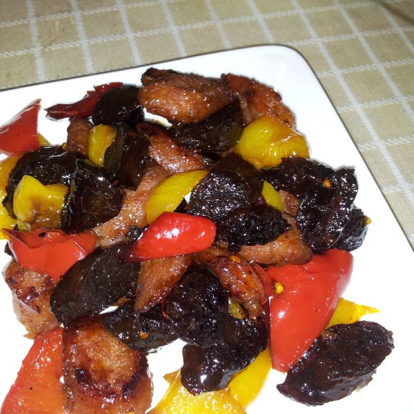 ㄚ曼達的廚房~康寶鮮味炒手鰹魚口味~青椒炒香腸：Jian-Jhong Chen 一起做