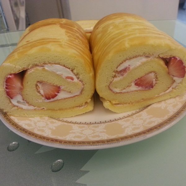 草莓蜂蜜瑞士捲 : Chichi Shen一起做