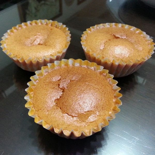 蜂蜜杯子蛋糕   [無奶油,免泡打粉] : 周稜葳一起做