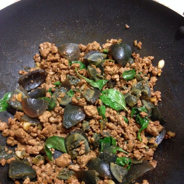 打拋皮蛋豬肉:鬍子爸爸阿綱 一起做