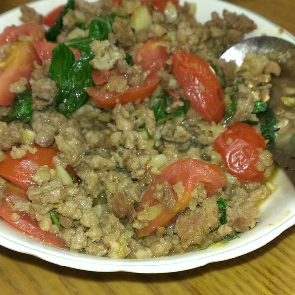 扒完三碗飯! 泰式打拋豬 食譜 : 微笑天使一起做