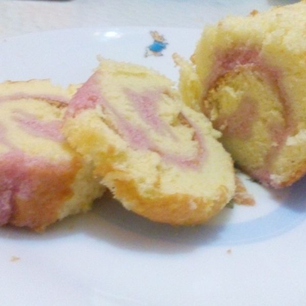 ♥我的草莓蛋糕捲♥【烘焙展食譜募集】：木村托鰓 一起做