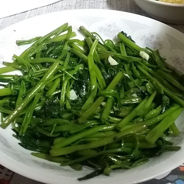 蒜香空心菜：Naomi Hsu 一起做