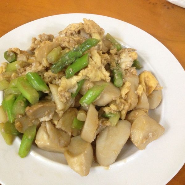 鮮菇蘆筍炒蛋：陳飛宏 一起做