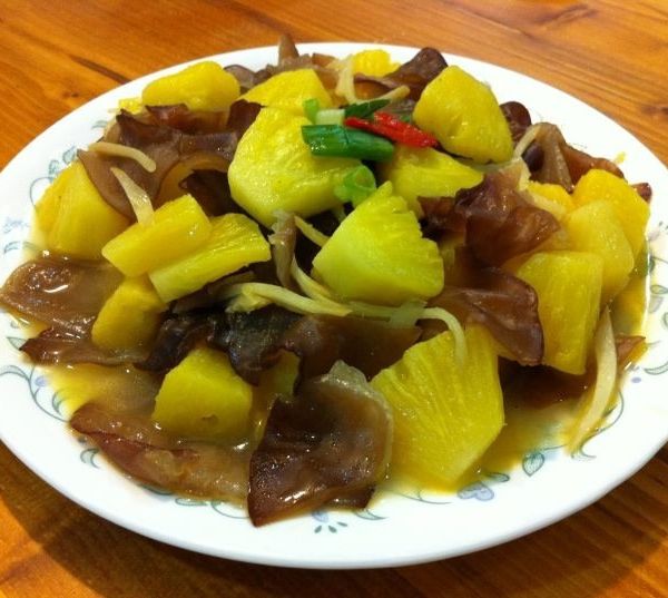 【厚生廚房】鳳梨炒木耳 : chichi一起做