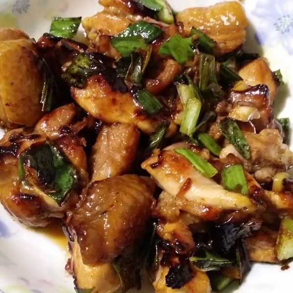 蔥爆雞丁：陳沛綺 一起做