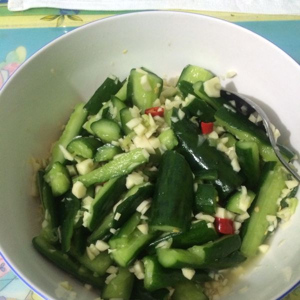 涼拌蒜香拍黃瓜 : Hollychen一起做